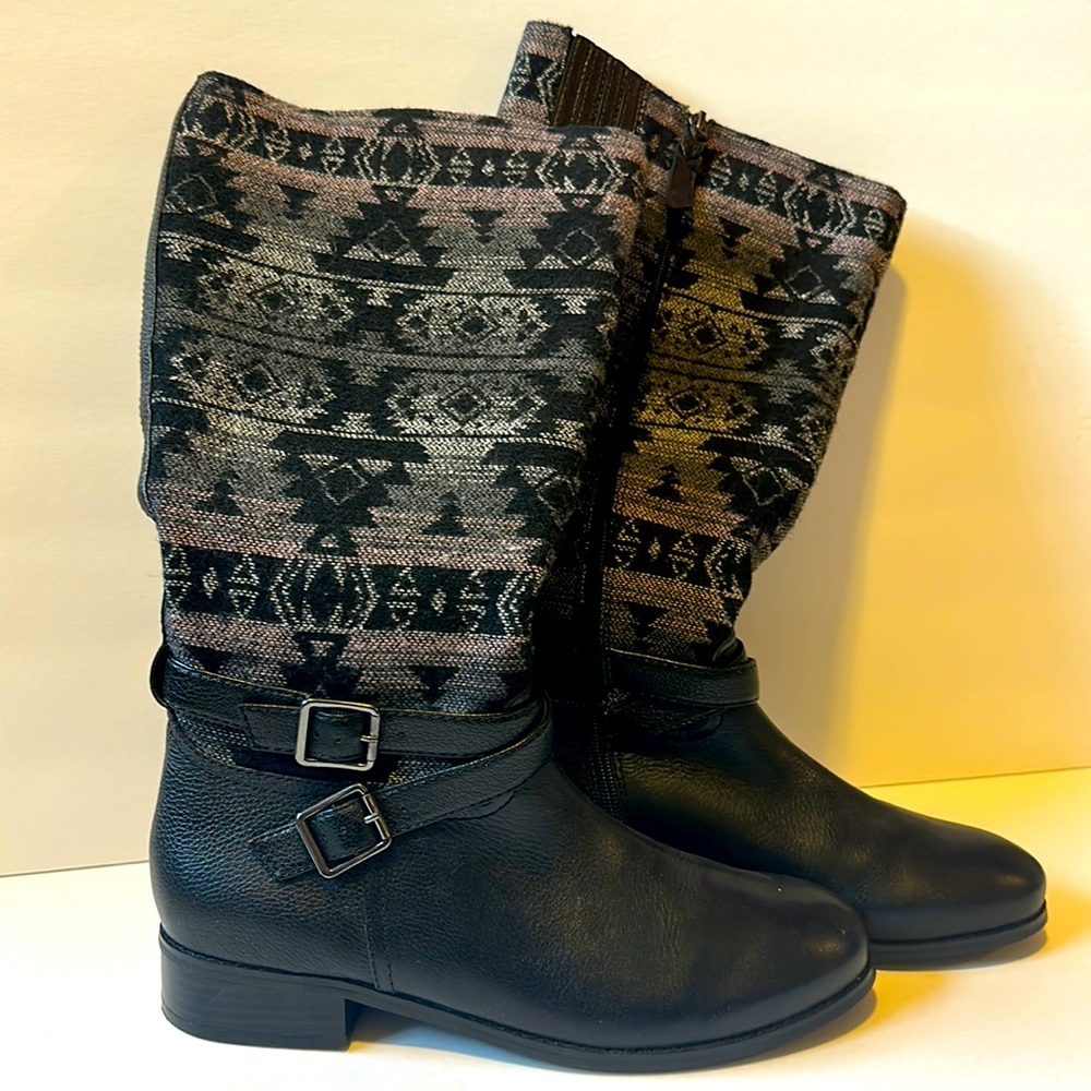 TROTTERS BOOTS. Women’s 10.  NEW/Never worn.  Full side zipper w/expanded calf.